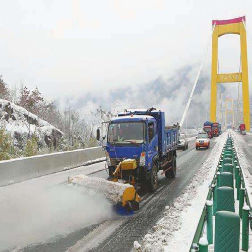 高速清雪车 卡车装扫地机扫雪 东风天锦除雪车价格
