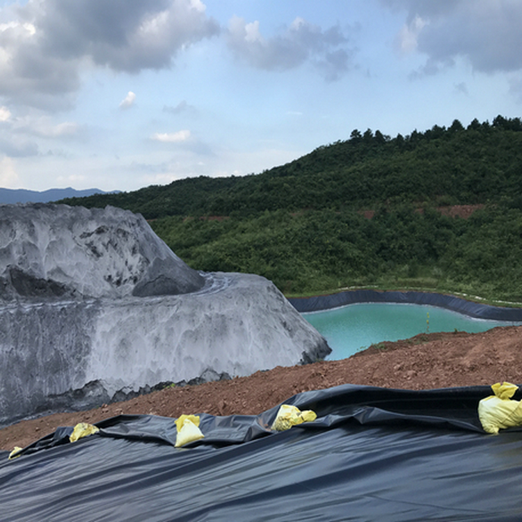 高尔夫球蓄水池土工膜 沼气池防渗膜垃圾场土工膜