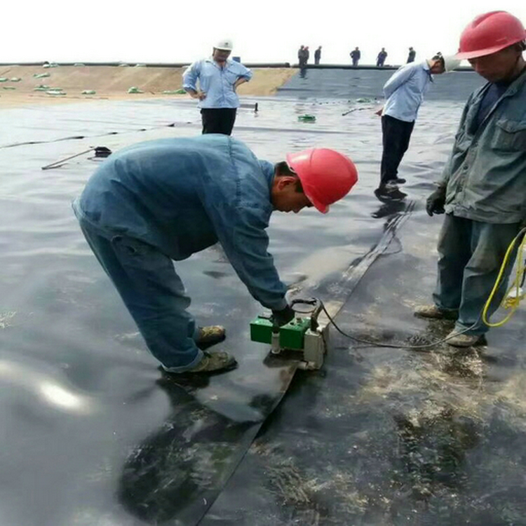 氧化铝项目赤泥堆场2.0mm防渗土工膜 1.9mm防渗膜性能稳定