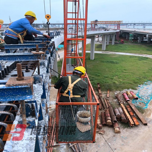 高速防撞墙模板施工设备_跨越式防撞墙模板施工车